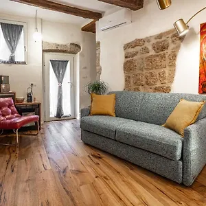https://la-bartolomea-home-suite.it-tuscanyhotel.com